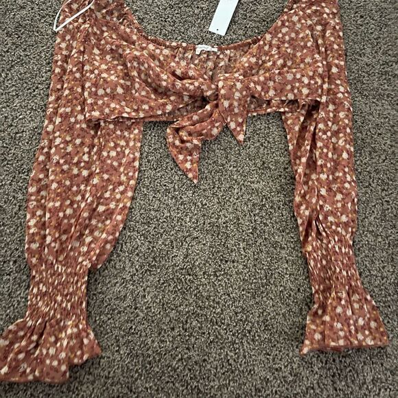 Womens size small floral crop top. Tie front. Bell sleeves. Floral & rust color - Picture 1 of 8
